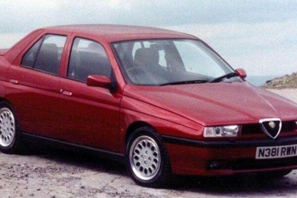 Alfa Romeo 155 (1992-1998) - schematy bezpieczników i przekaźników