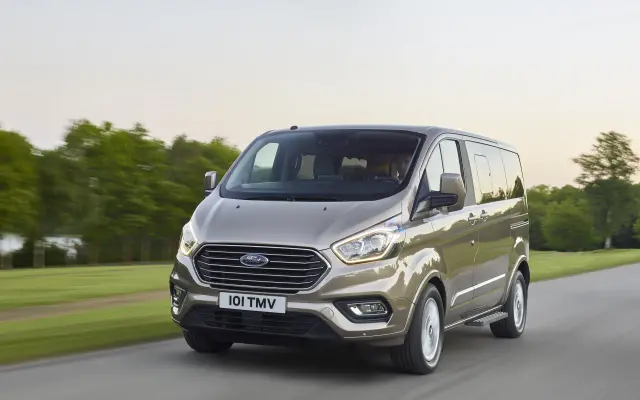 Ford Transit Custom i Tourneo Custom (2019-2020) - schematy bezpieczników i przekaźników