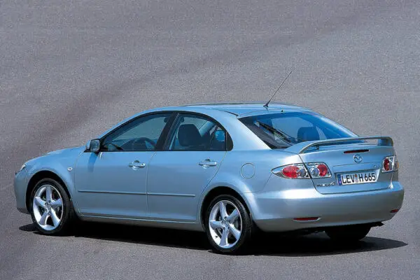 Mazda 6 I (2002-2004) - schematy bezpieczników i przekaźników