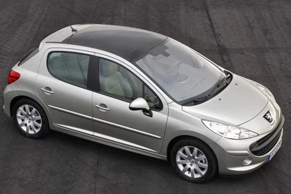 Peugeot 207 (2007) - schematy bezpieczników i przekaźników