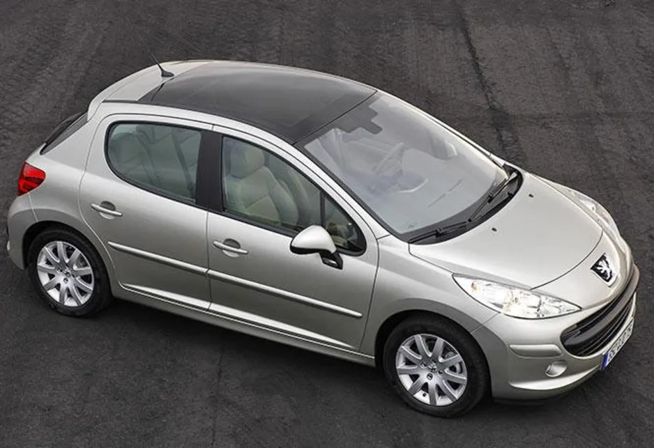 Peugeot 207 (2007) - schematy bezpieczników i przekaźników