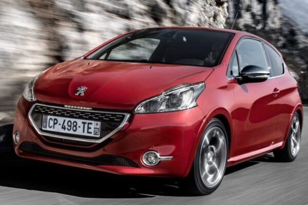 Peugeot 208 (2011-2014) - schematy bezpieczników i przekaźników