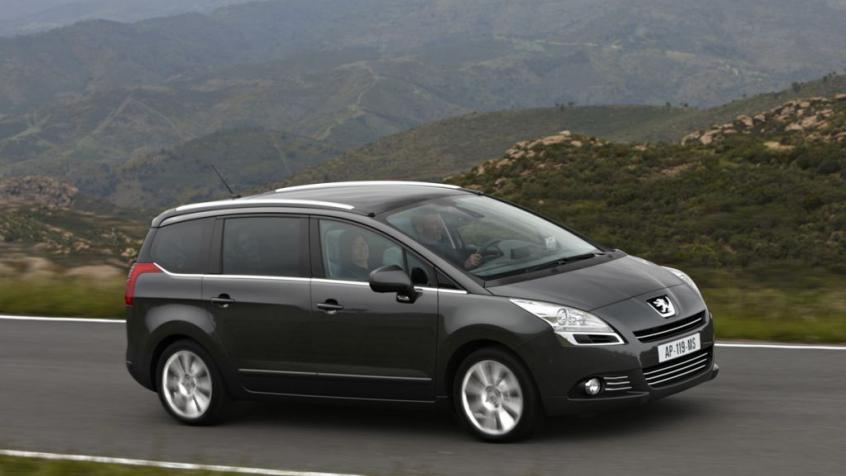 Peugeot 5008 (2009-2010) - schematy bezpieczników i przekaźników