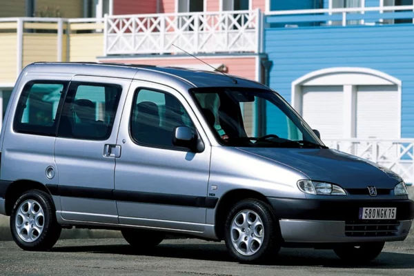 Peugeot Partner I (2002) - schematy bezpieczników i przekaźników