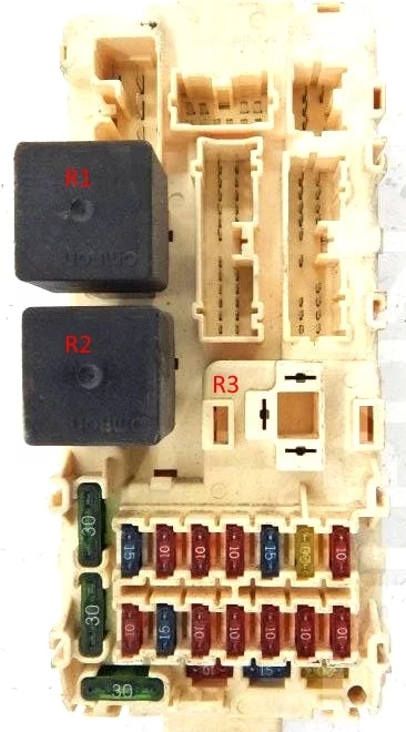 Mitsubishi Galant VIII (1996-2005) - schematy bezpieczników i przekaźników