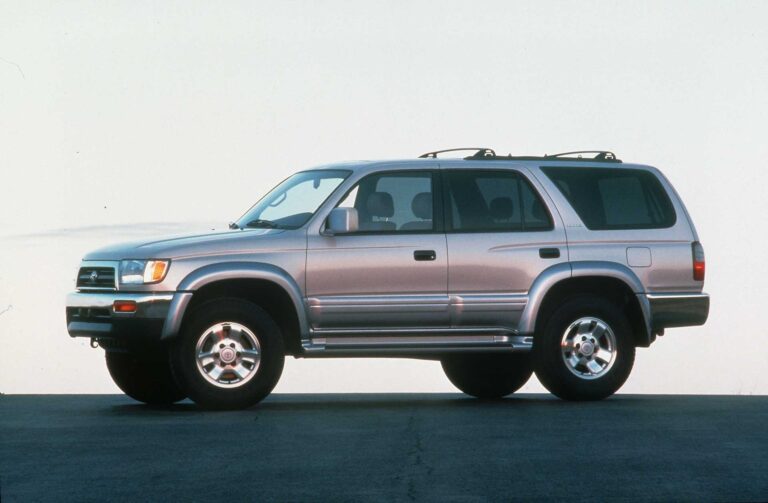 Toyota 4Runner (N180) (1999-2000) - schematy bezpieczników i przekaźników