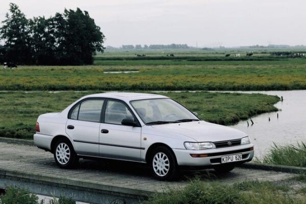 Toyota Corolla E100 (1991-1999) - schematy bezpieczników i przekaźników