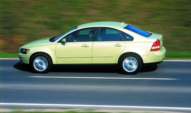 Volvo S40 (2010) - schematy bezpieczników i przekaźników