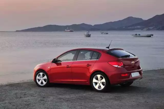 Chevrolet Cruze J300 (2008-2016) - schematy bezpieczników i przekaźników