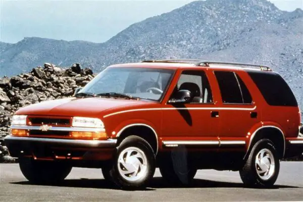 Chevrolet S10 Blazer (1995-2005) - schematy bezpieczników i przekaźników