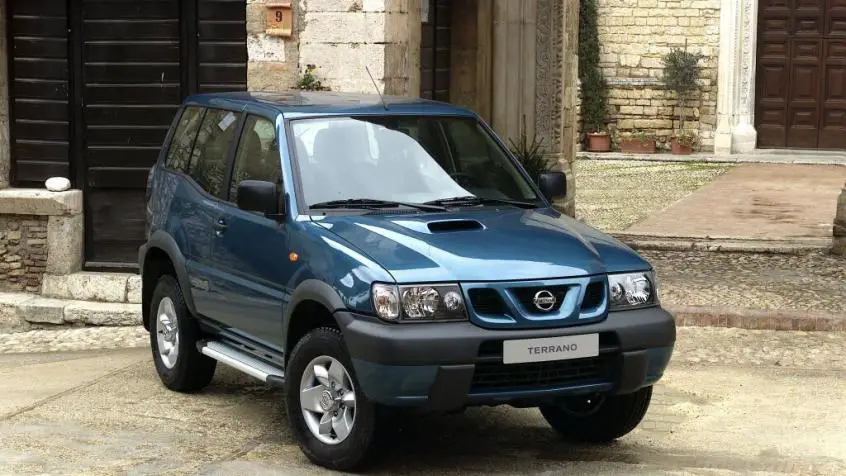 Nissan Terrano II (R20) (1993-2005) - schematy bezpieczników i przekaźników