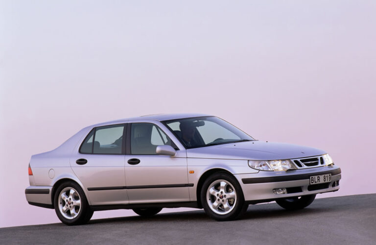 Saab 9-5 (1997-2000) - schematy bezpieczników i przekaźników